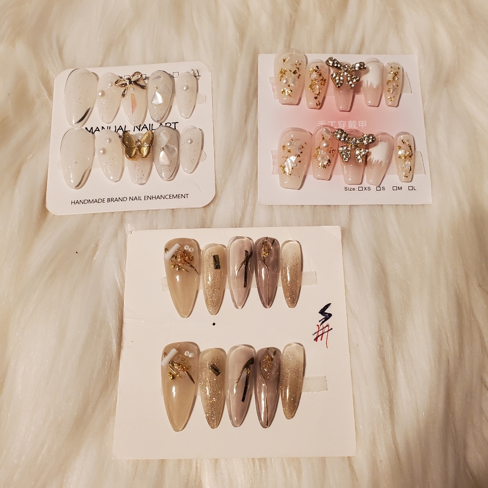 Elegant Nail Art Set with Gold Accents Size Small New & GUC